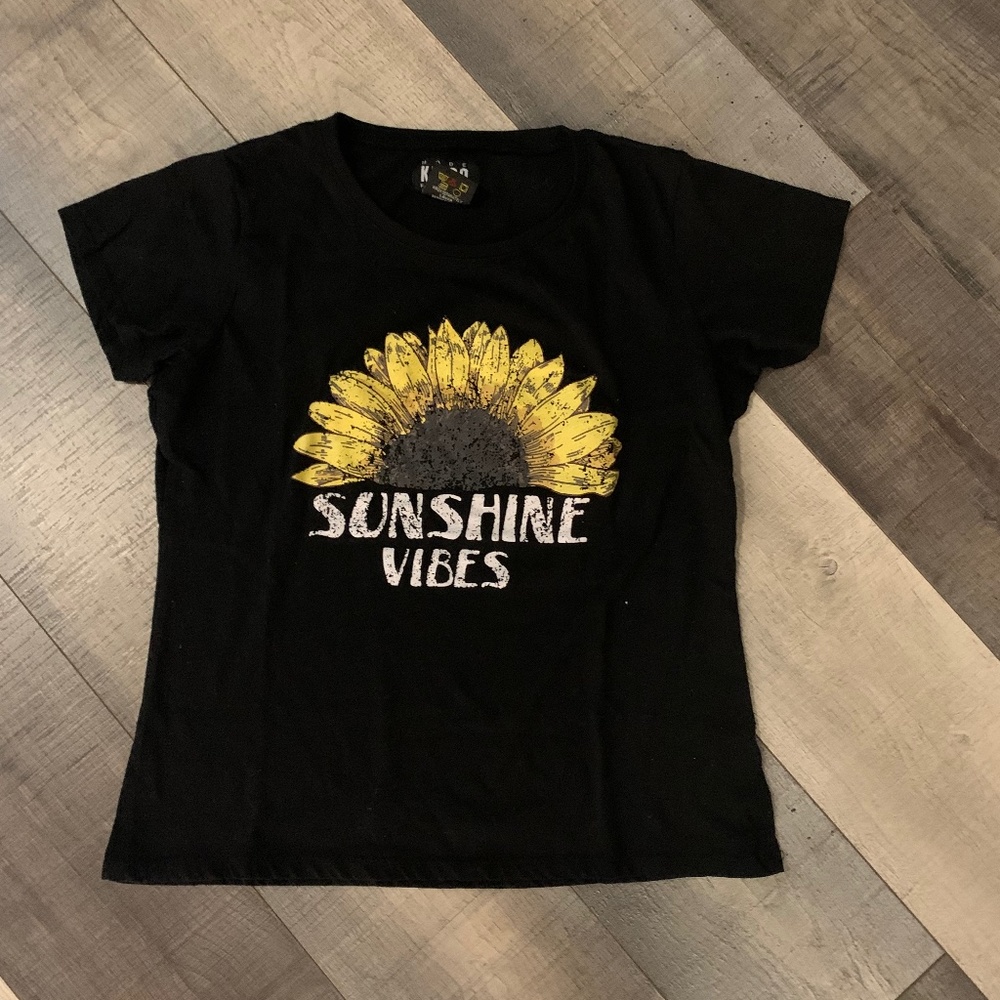 Black tee-shirt